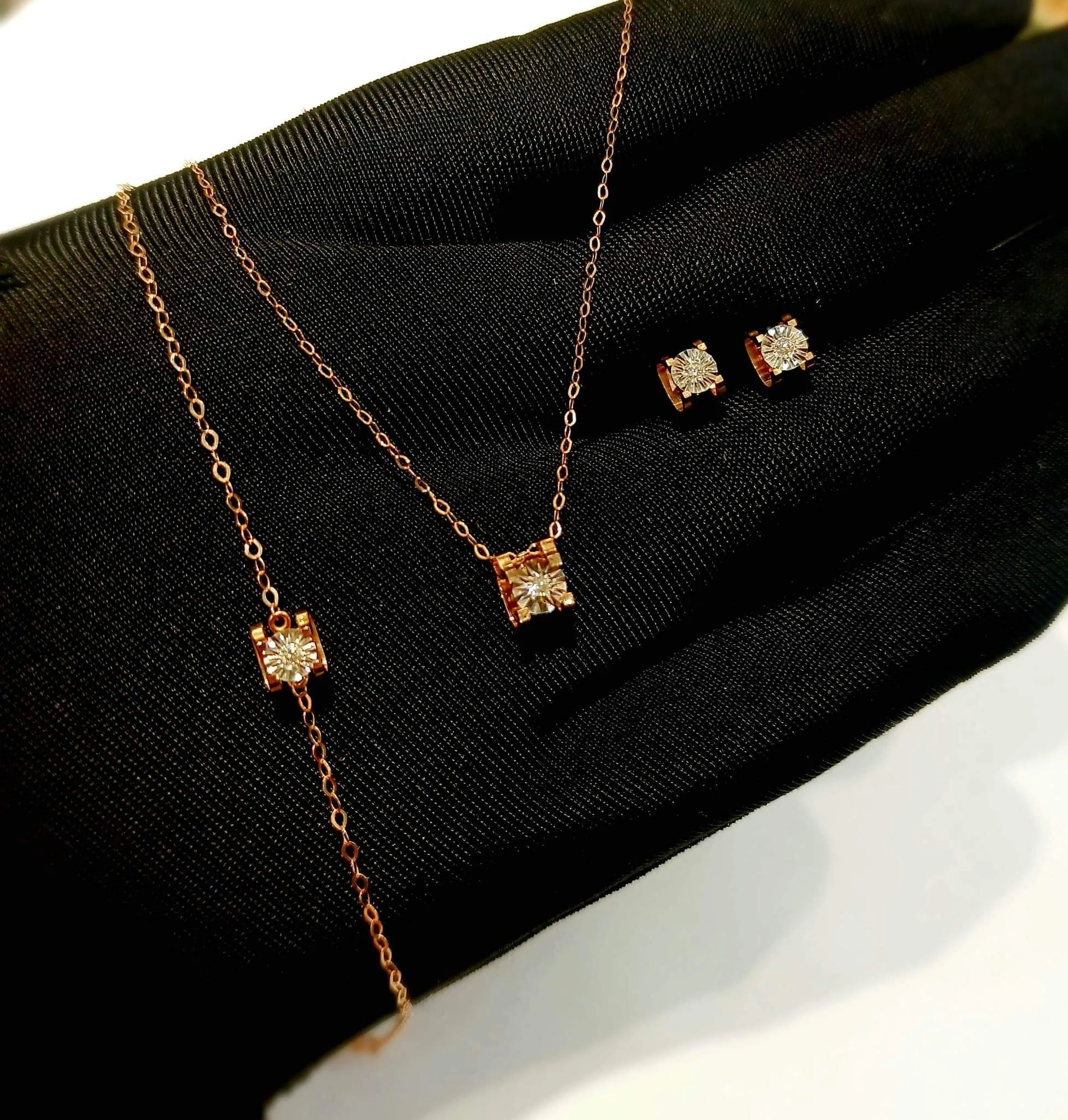 Diamond Stud Jewelry Set with Enlarger 18K Gold