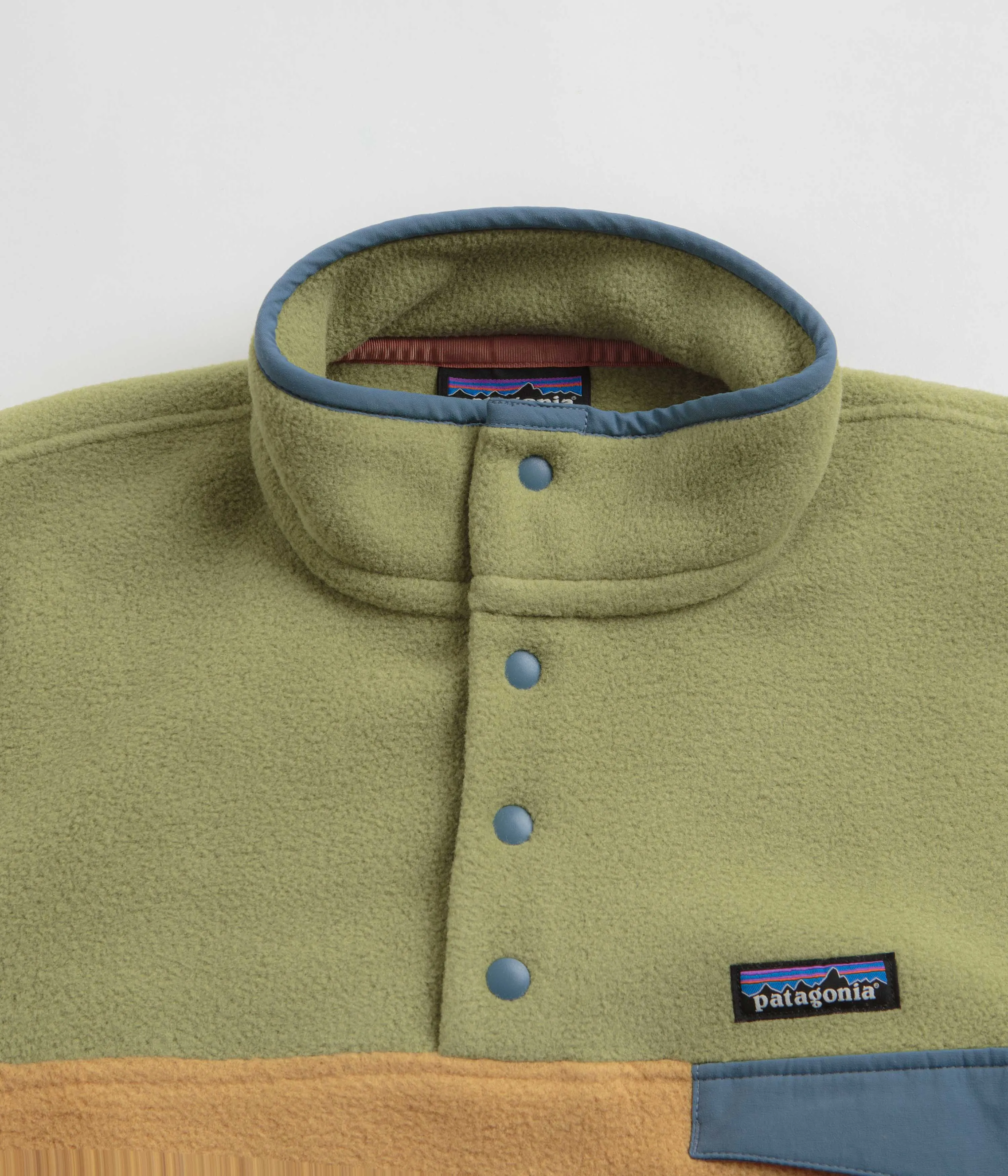 Patagonia Lightweight Synchilla Snap-T Fleece Pullover in Pufferfish Gold - Versatile and Comfortable Outdoor Wear