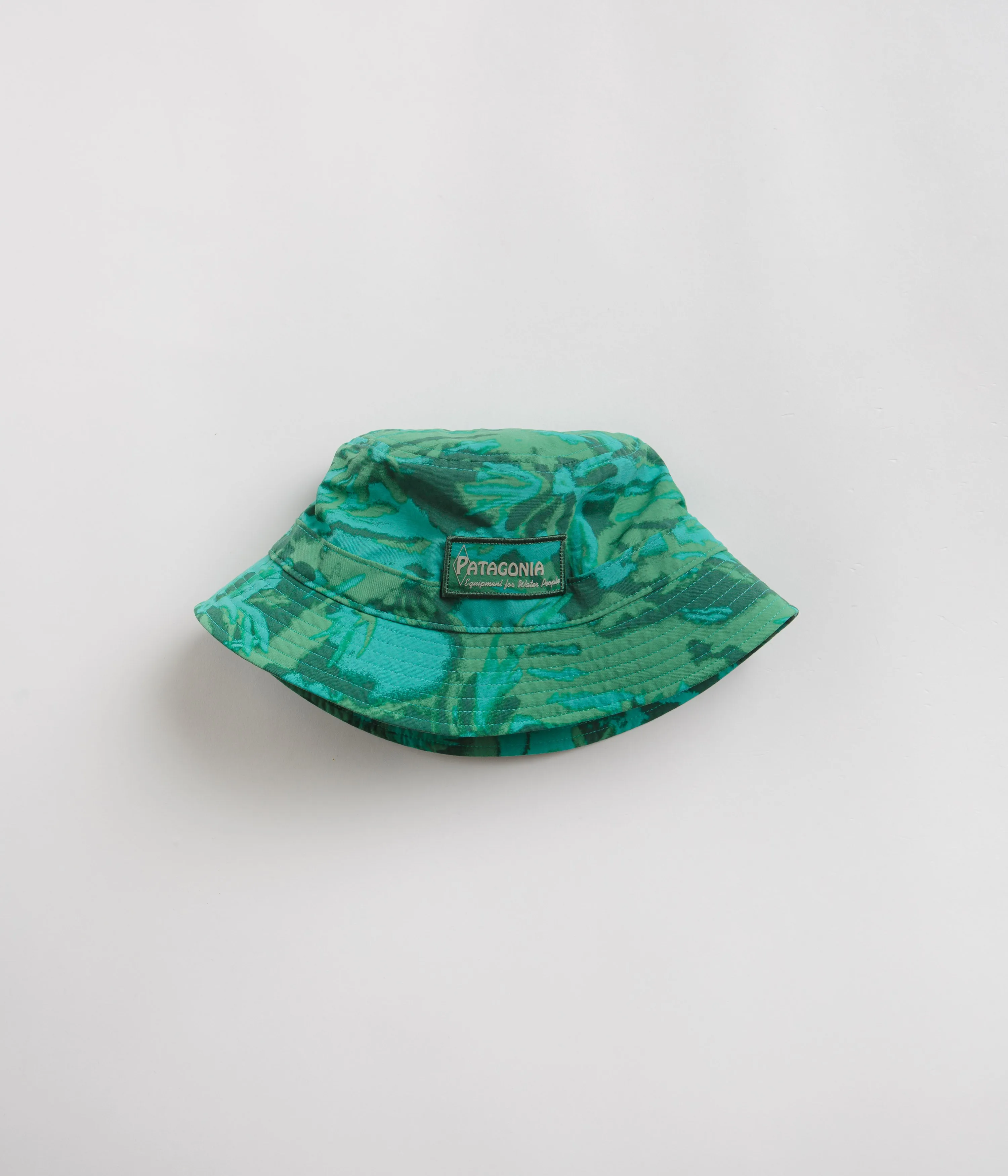 Patagonia Wavefarer Bucket Hat - Water People Banner: Cliffs and Waves Conifer Green